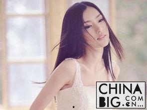 冯静恩的家庭背景,出身名门，传承家族荣耀的杰出青年